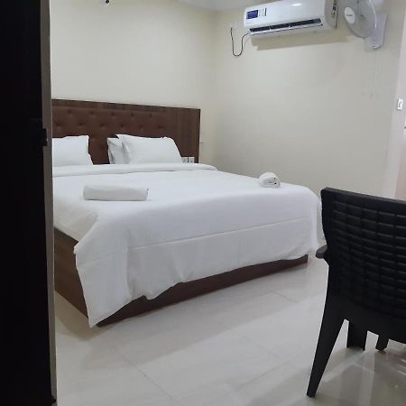Cnr Residency Hotel Madanapalle Eksteriør billede