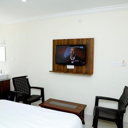 Cnr Residency Hotel Madanapalle Eksteriør billede