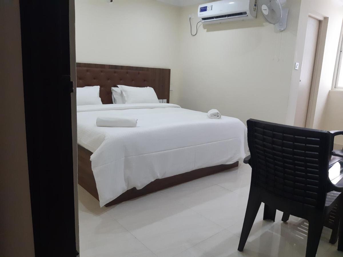 Cnr Residency Hotel Madanapalle Eksteriør billede
