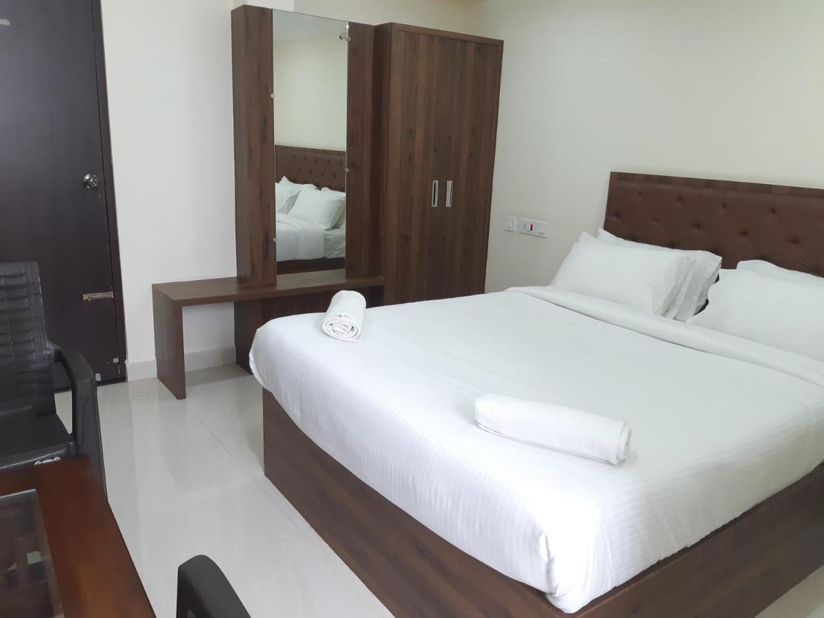 Cnr Residency Hotel Madanapalle Eksteriør billede