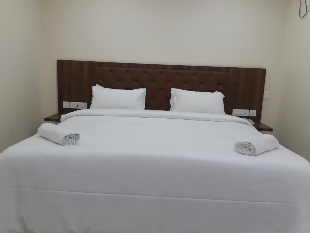 Cnr Residency Hotel Madanapalle Eksteriør billede