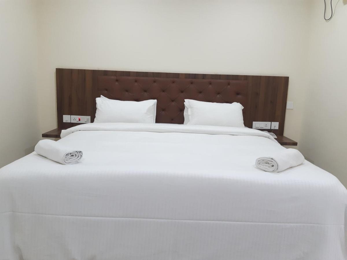 Cnr Residency Hotel Madanapalle Eksteriør billede