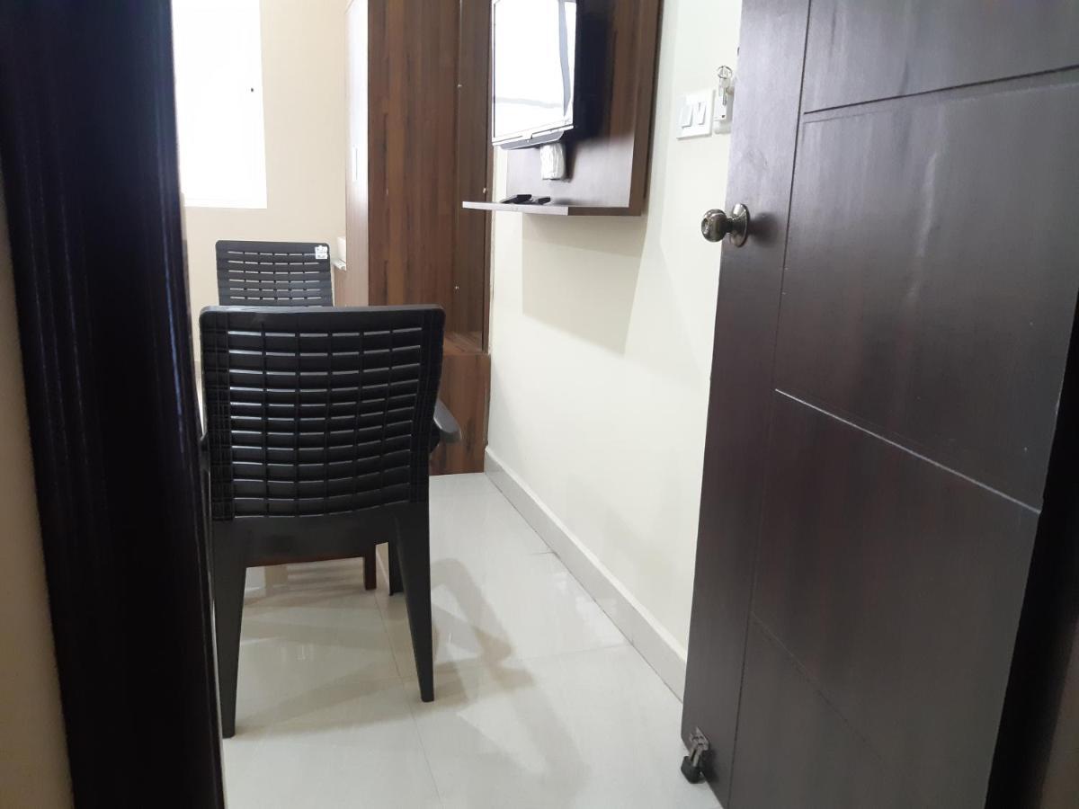 Cnr Residency Hotel Madanapalle Eksteriør billede