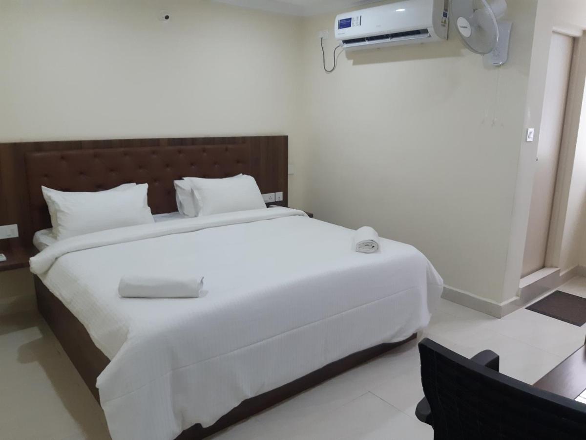 Cnr Residency Hotel Madanapalle Eksteriør billede