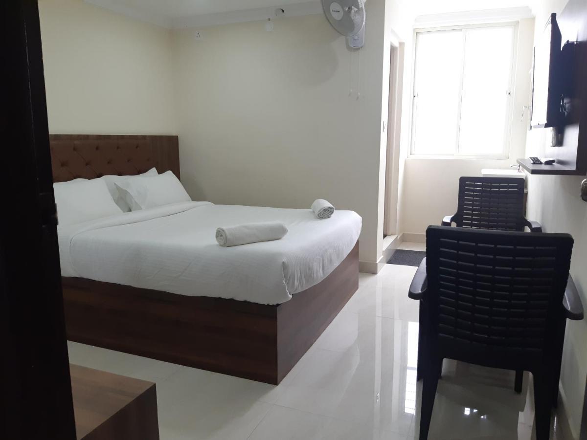 Cnr Residency Hotel Madanapalle Eksteriør billede