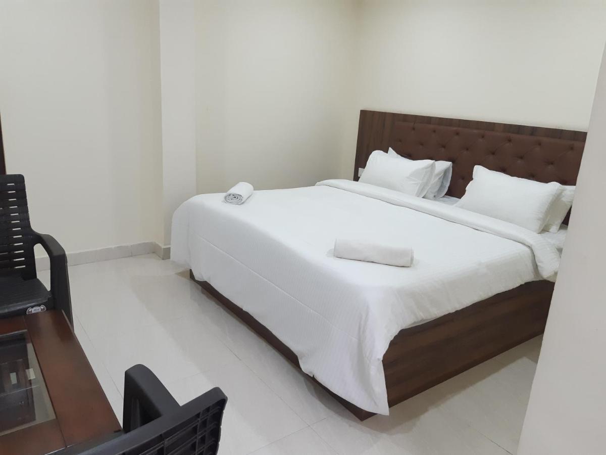 Cnr Residency Hotel Madanapalle Eksteriør billede