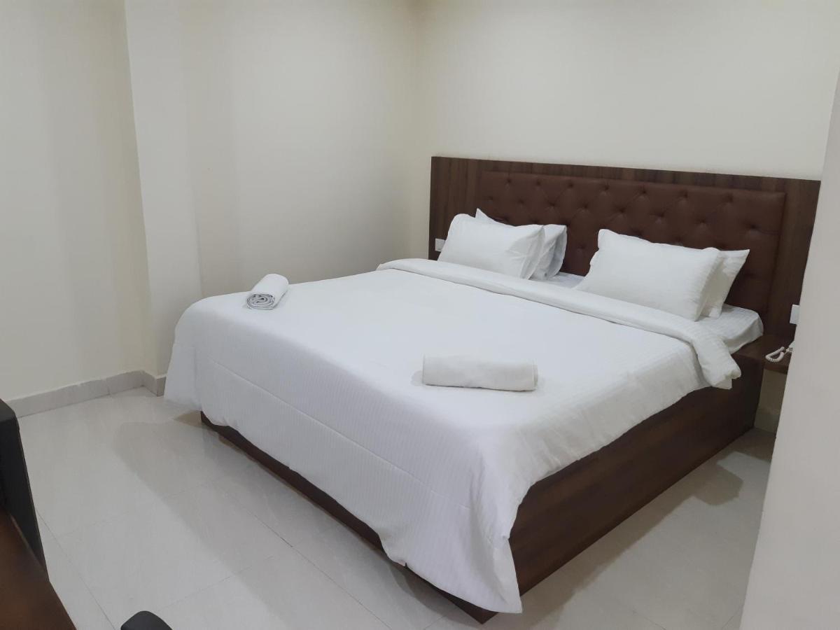Cnr Residency Hotel Madanapalle Eksteriør billede