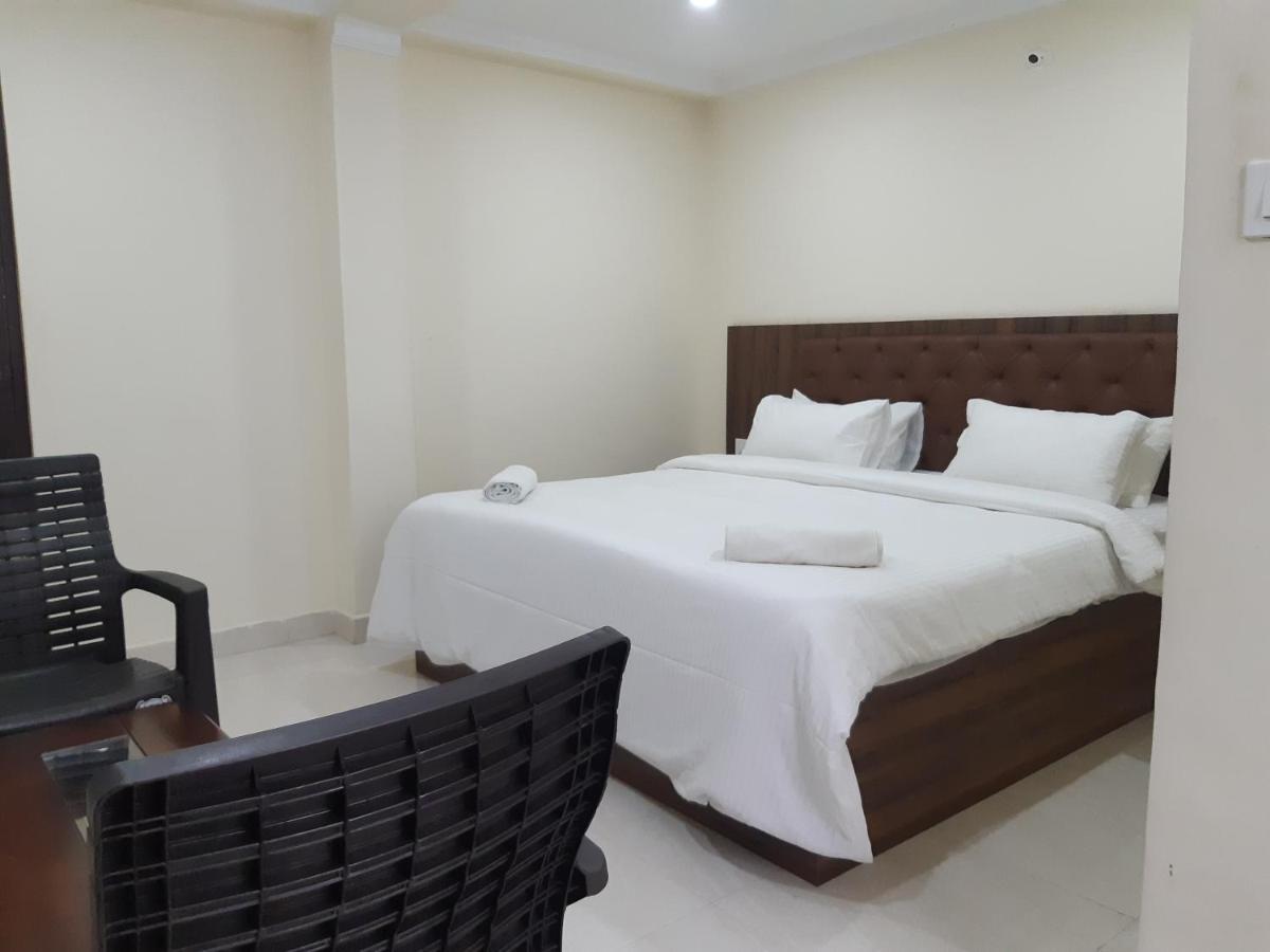 Cnr Residency Hotel Madanapalle Eksteriør billede